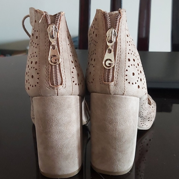 Guess tan lace up open toe heels - Picture 2 of 2